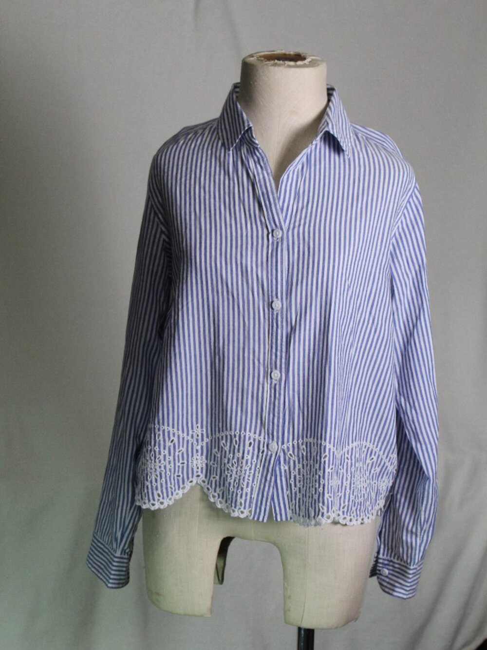 Beachlunchlounge Size S Blue White Striped Eyelet Trimmed Button Up Blouse